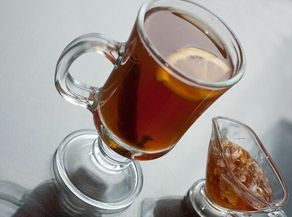 A wine drink with the addition of coffee, sugar and calendula will increase the power of a man